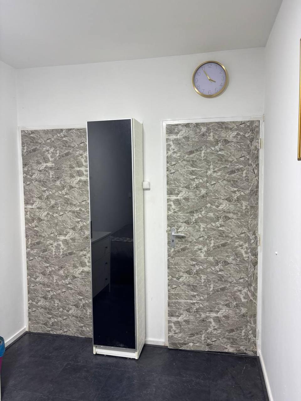 Entire In A Shared In Noord Close To The Center Station Appartement