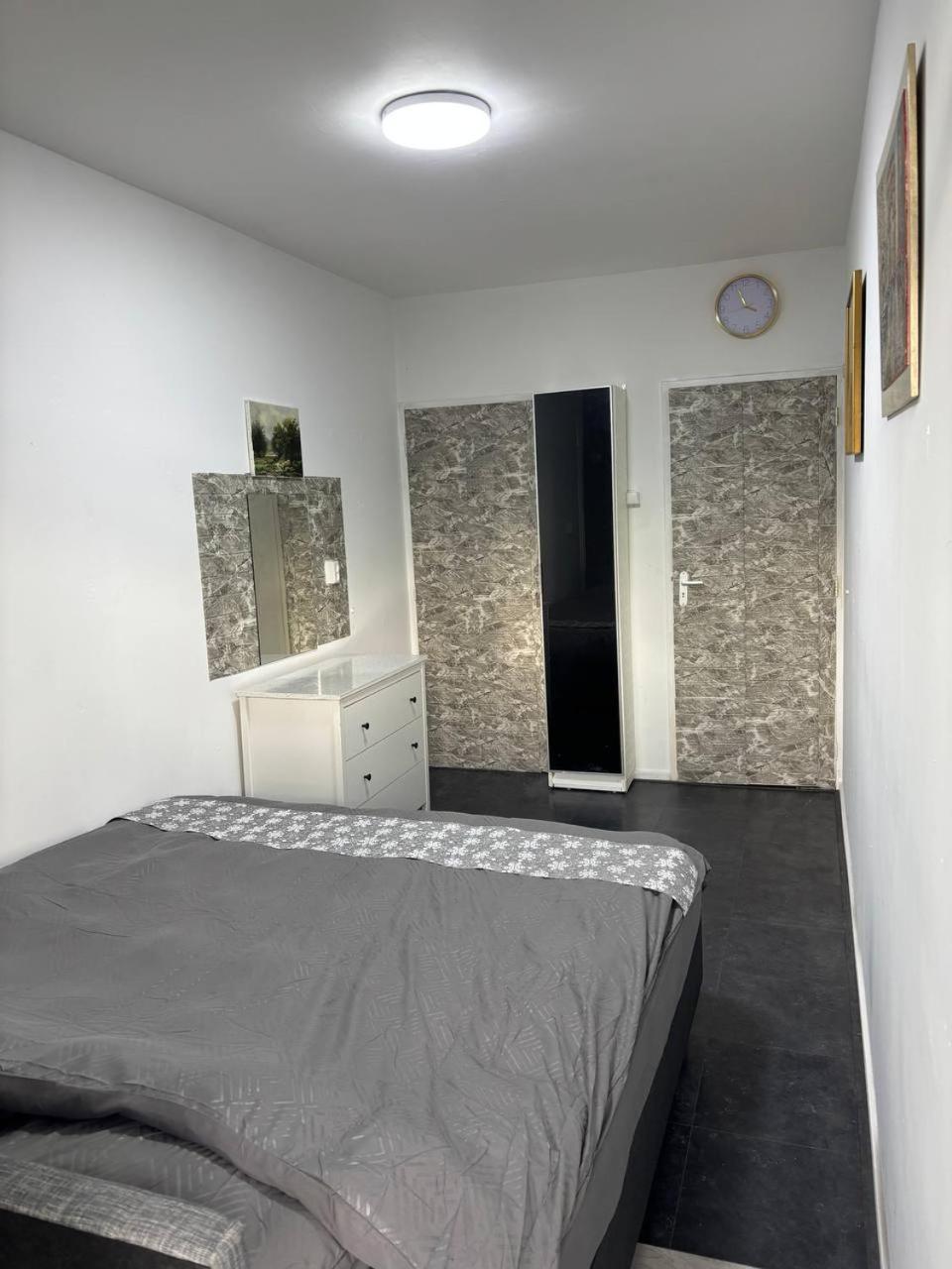 Entire In A Shared In Noord Close To The Center Station Appartement *