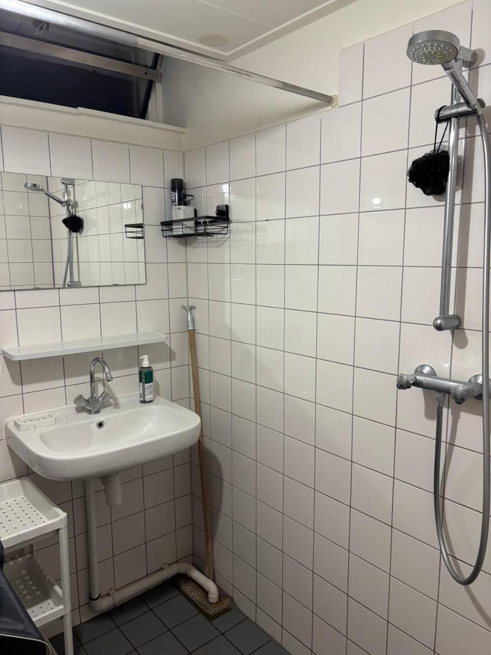 Appartement Entire In A Shared In Noord Close To The Center Station *