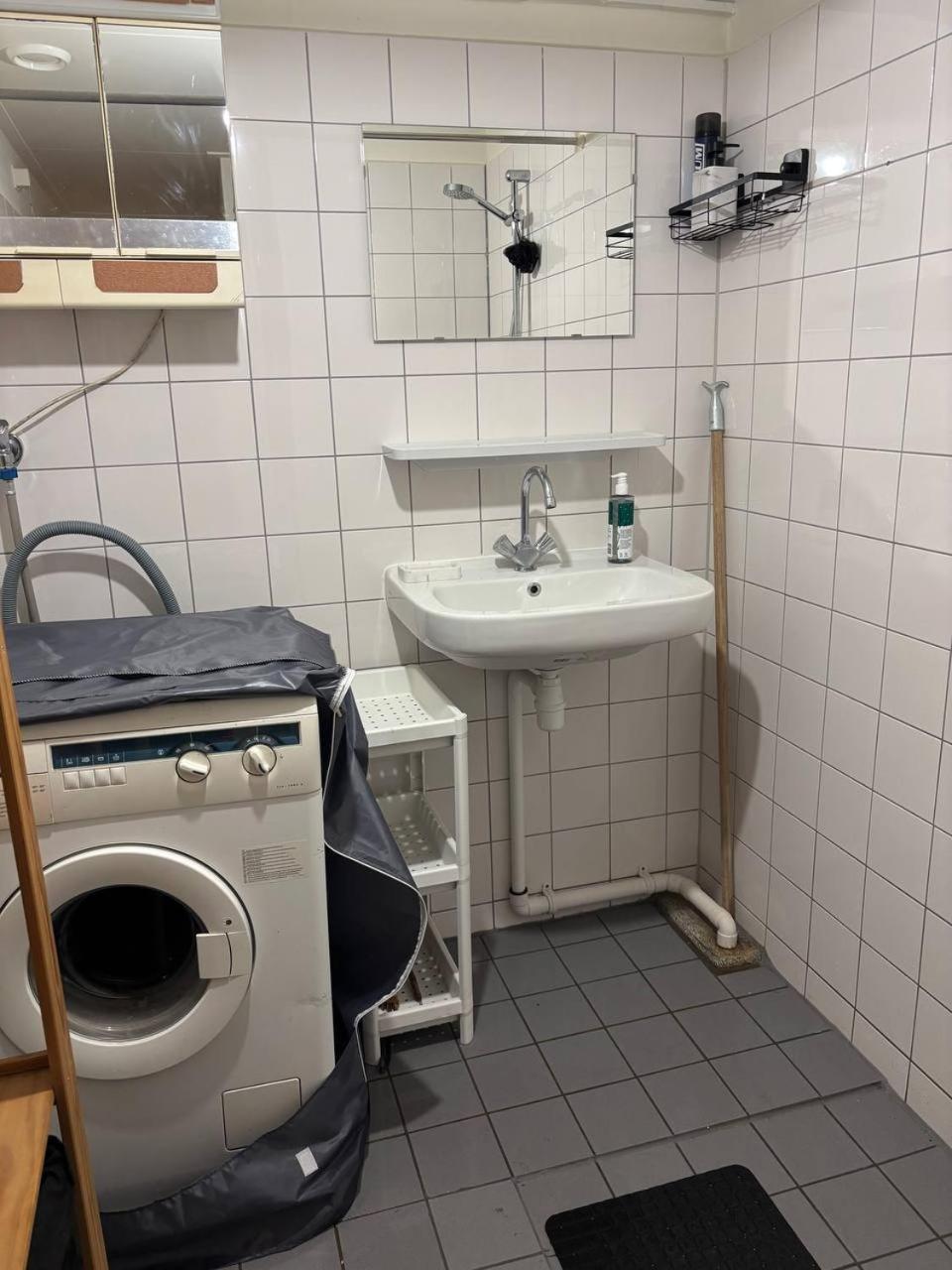 Appartement Entire In A Shared In Noord Close To The Center Station *