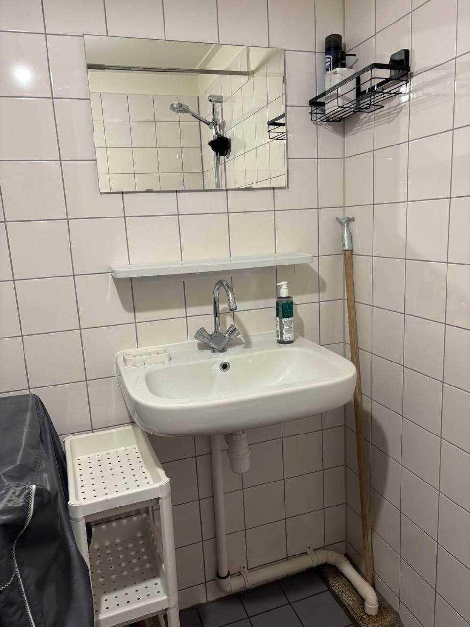Appartement Entire In A Shared In Noord Close To The Center Station