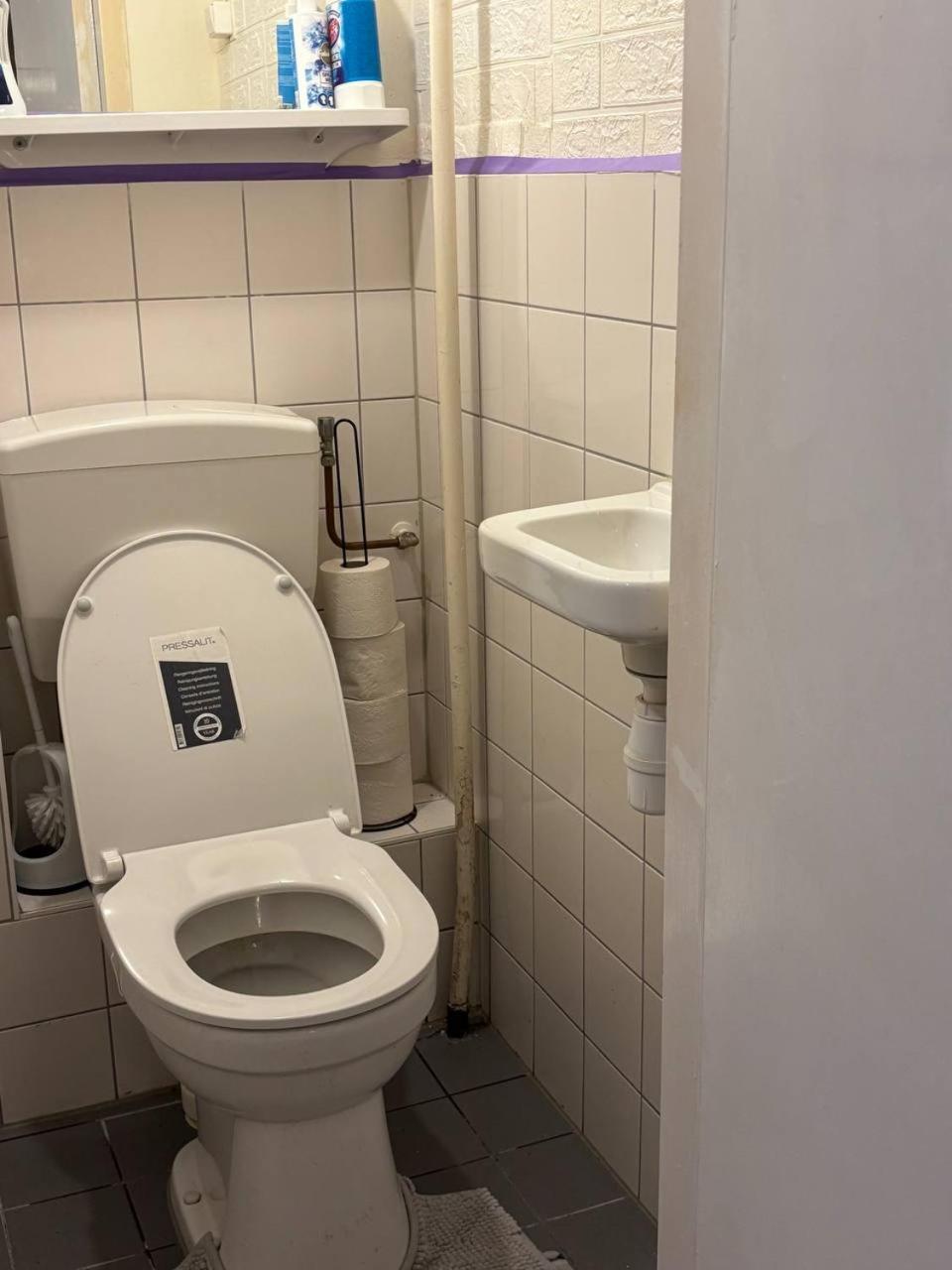 Entire In A Shared In Noord Close To The Center Station Amsterdam