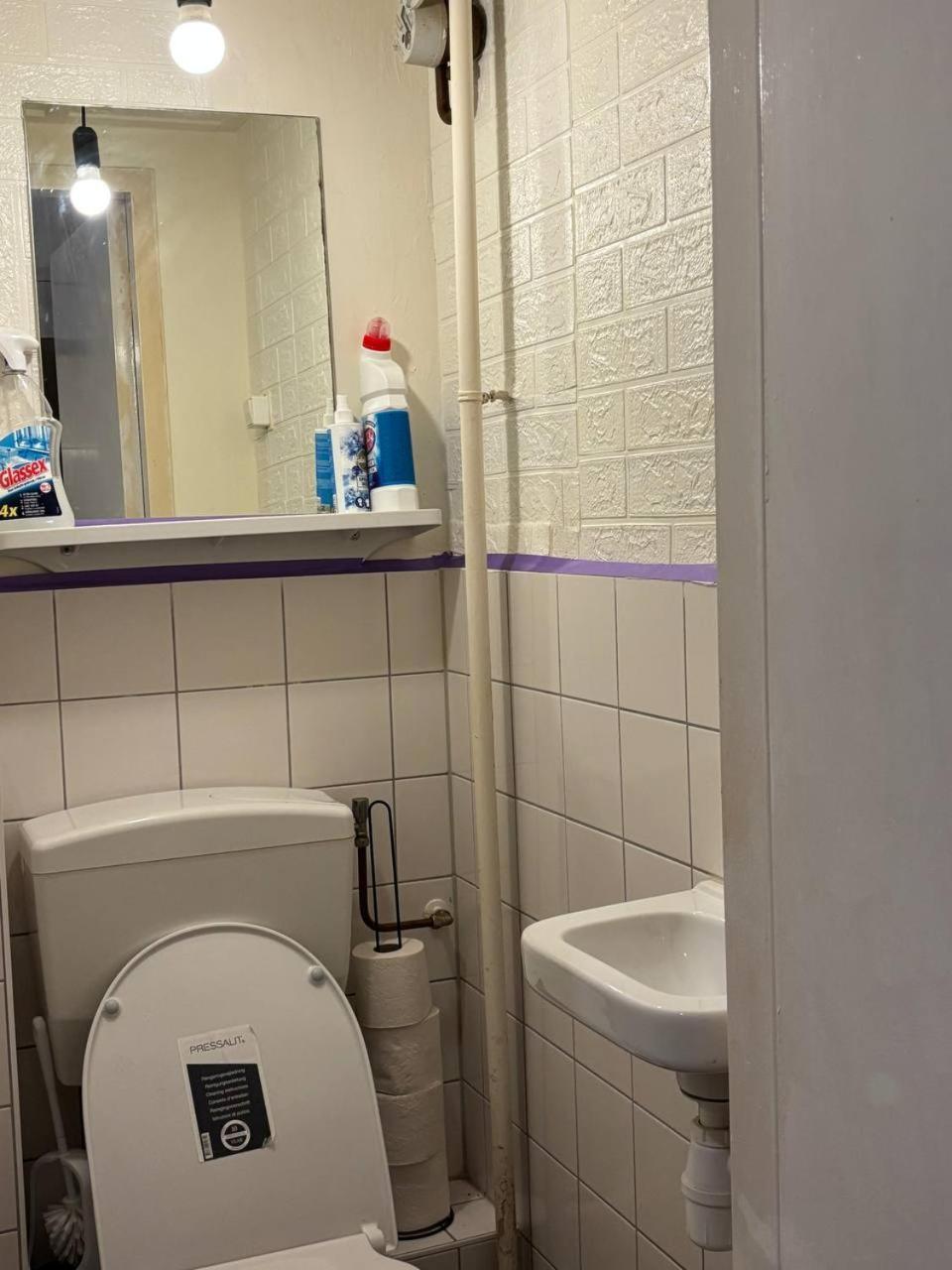 Entire In A Shared In Noord Close To The Center Station Apartment *